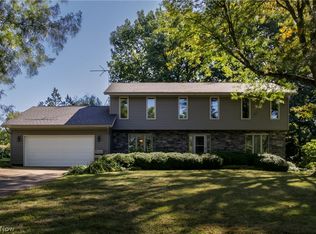 3413 S Smith Rd, Akron, OH 44333