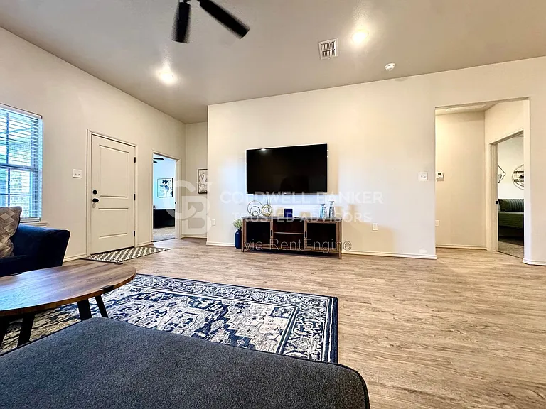 5528 Lehigh St — Photo 5