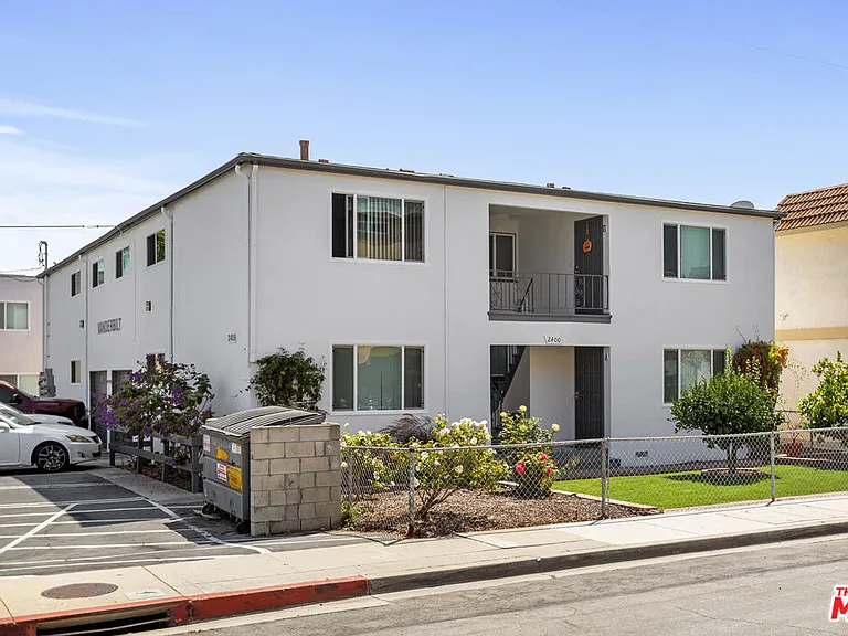 2400 Vanderbilt Ln #2400A — Photo 26