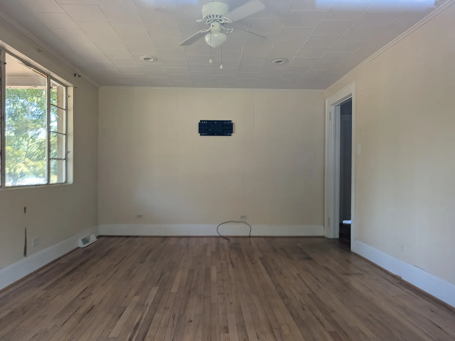 2 bed, 768 sqft, $1,100 — Photo 2