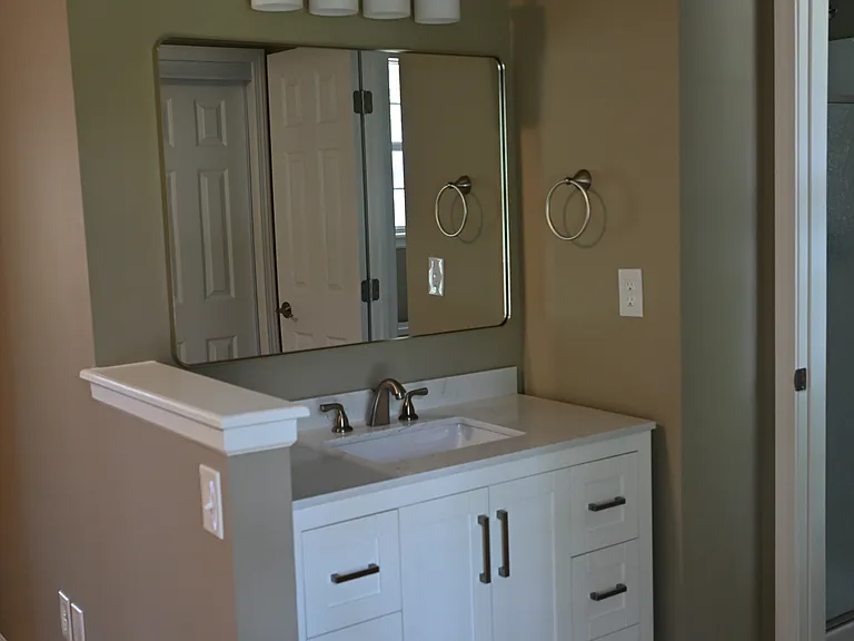 Primary bedroom bathroom vanity.