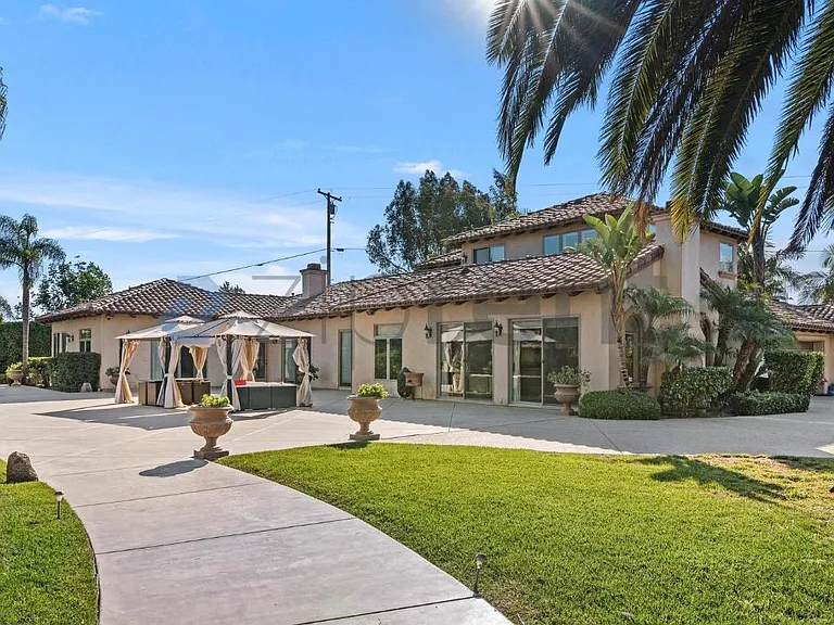 18545 Aliso Canyon Rd — Photo 40