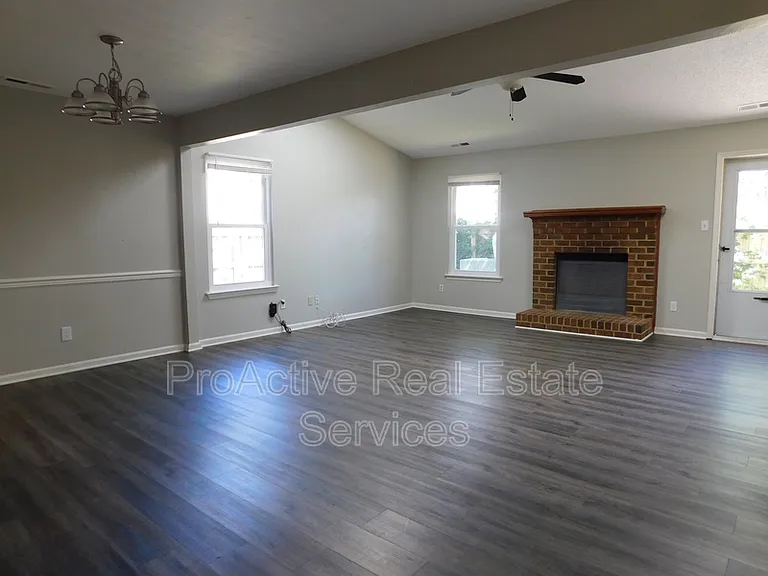 1433 Drumheller Dr — Photo 7