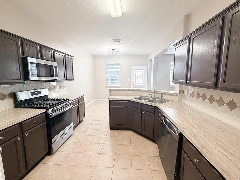 4422 Park Trail Ln — Photo 10