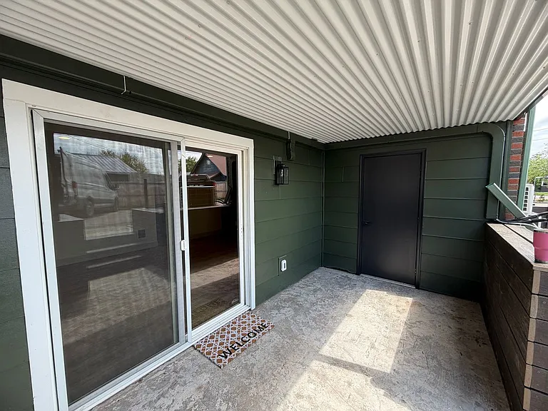 218 W Nevada St — Photo 27