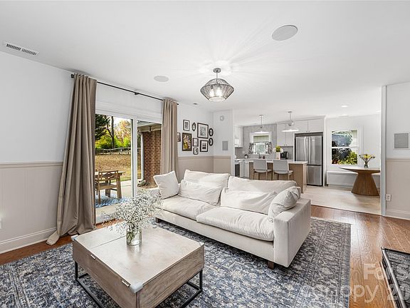 2nd image of 6040 Coatbridge Ln