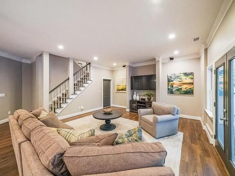 120 Heritage Ct — Photo 8