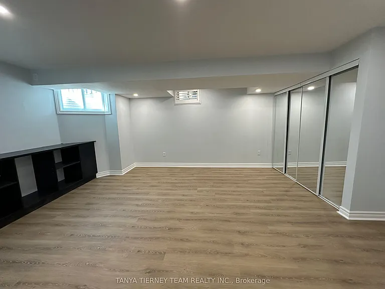 373 Carnwith Dr E — Photo 6