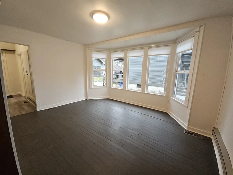 1217 Commercial St — Photo 9