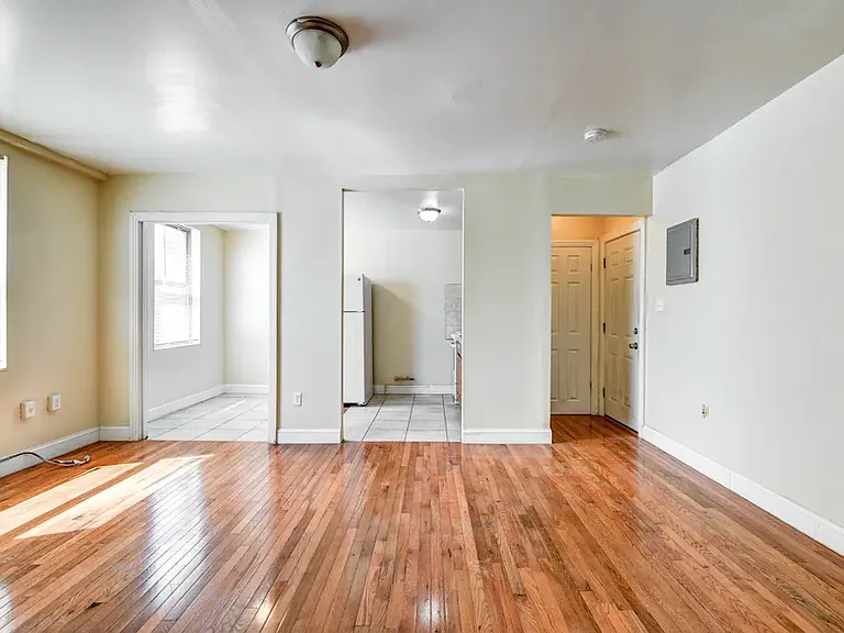 Waylin Manor Apartments — Photo 7