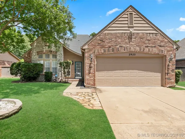 2925 E 101st Pl, Tulsa, OK 74137