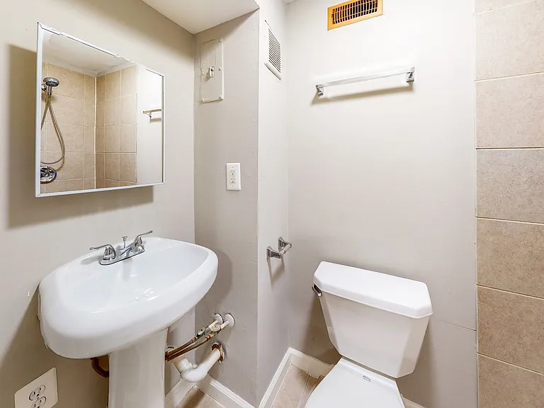 1142 Sargeant St — Photo 13