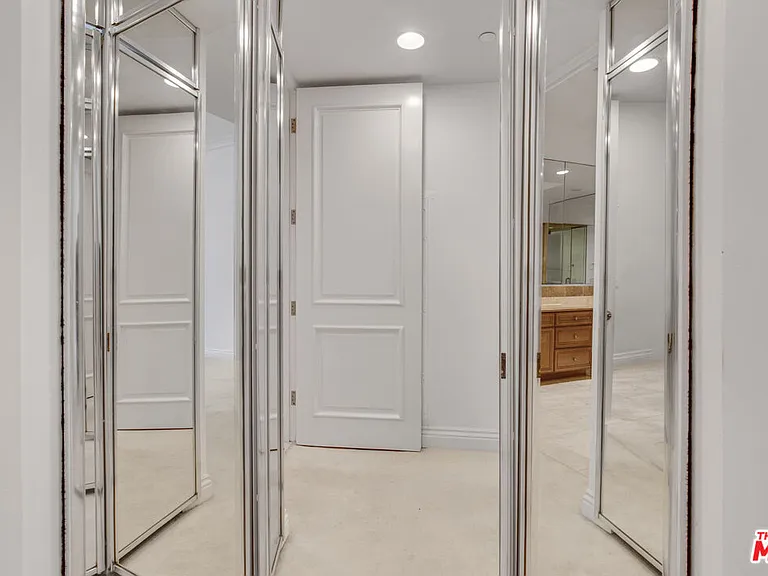 132 S Maple Dr #201 — Photo 20