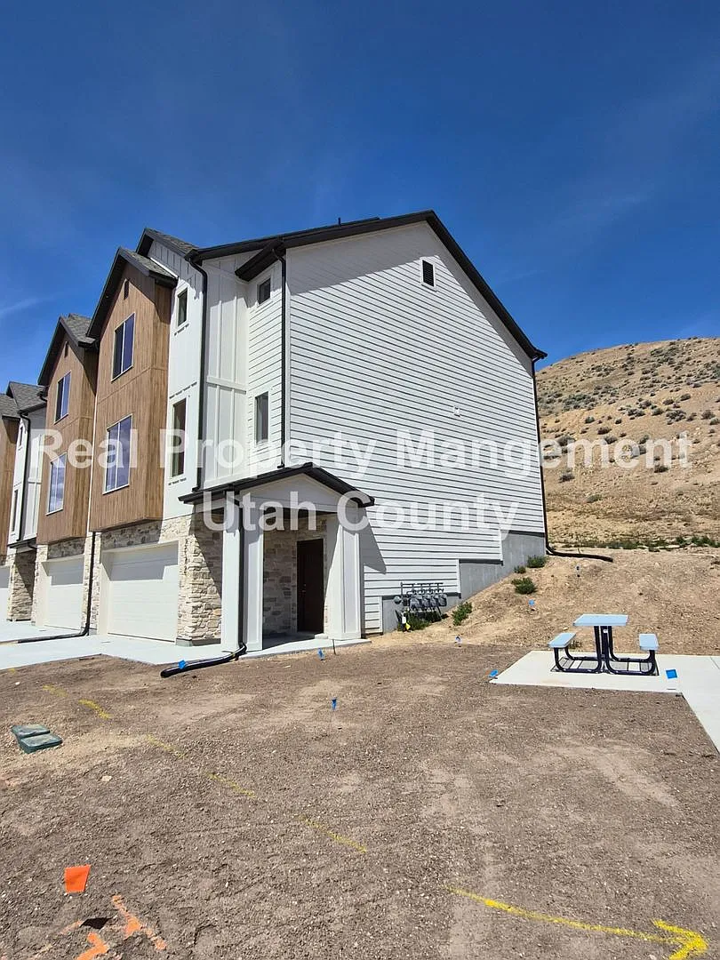 Brand New Townhome top of Traverse Mountain — Photo 3