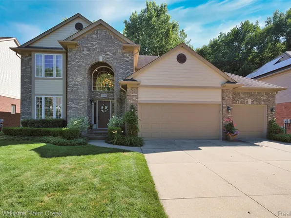 22296 Beech Knoll Dr, Macomb, MI 48044