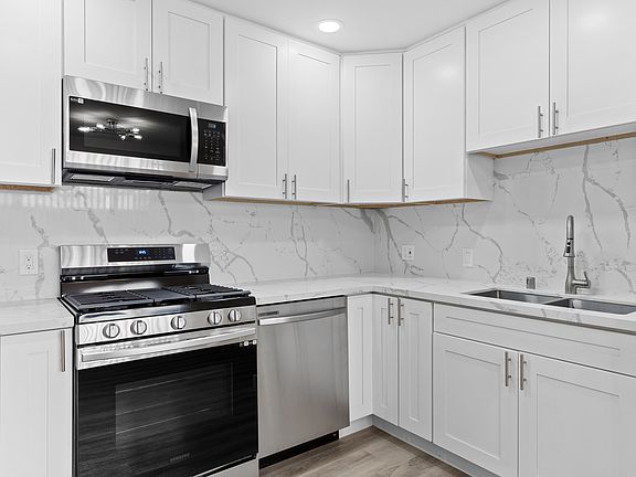 4th image of 3821 Marlborough Ave #3821