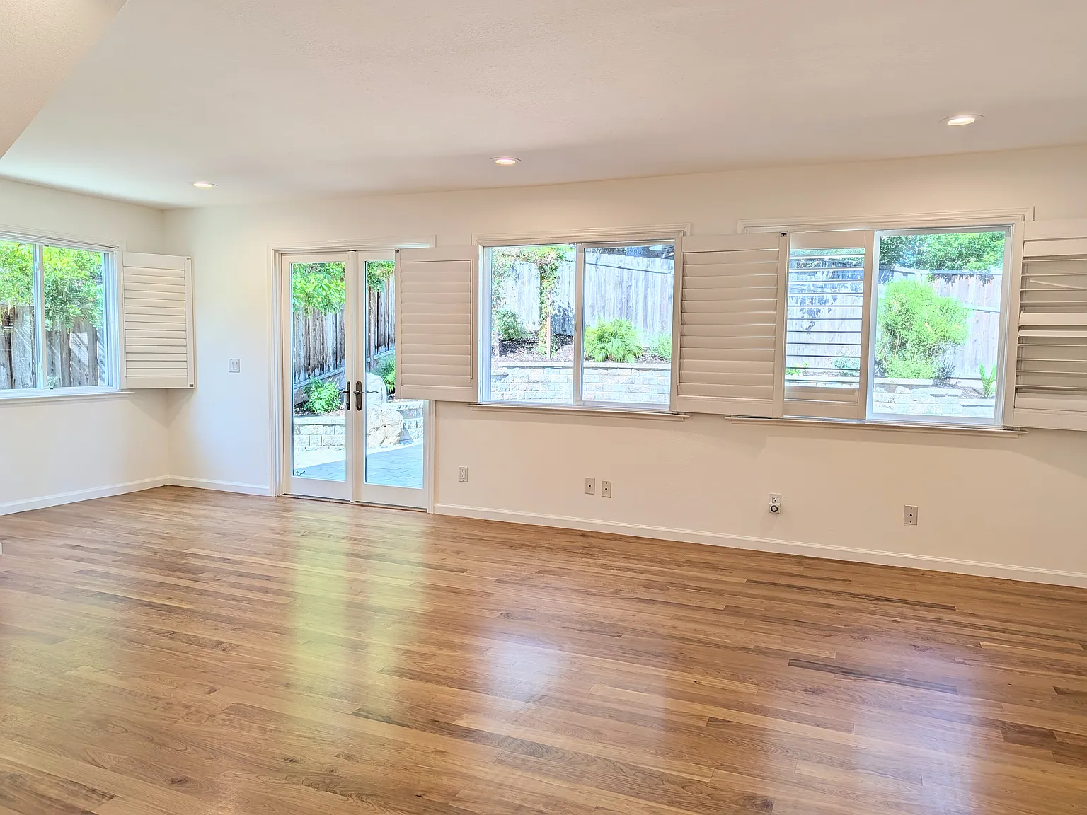 4 bed, 2.5 bath, 1815 sqft, $6,300 — Photo 4