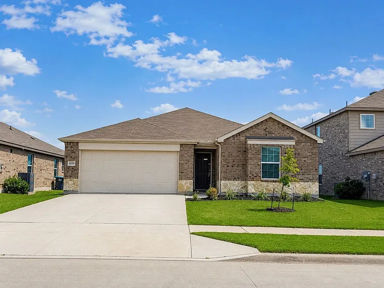 4533 Greenham Ln — Photo 2