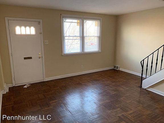 2nd image of 2154 Devereaux Ave