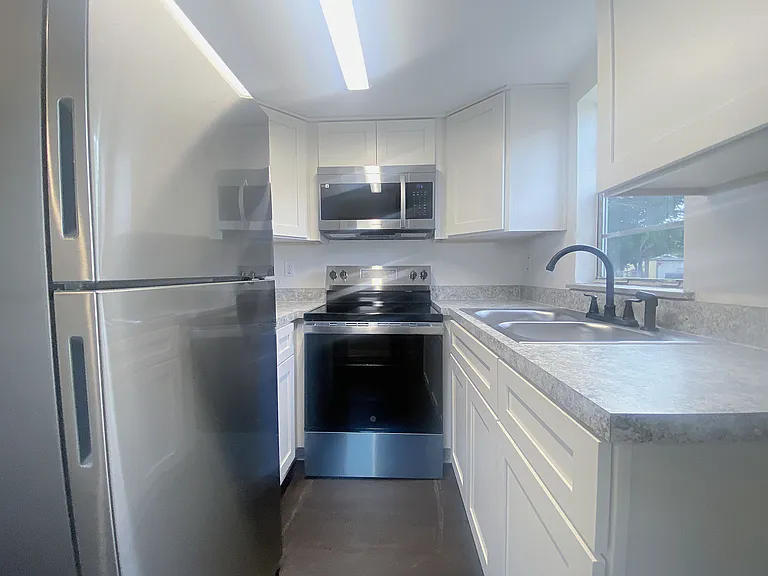 Fully updated kitchen