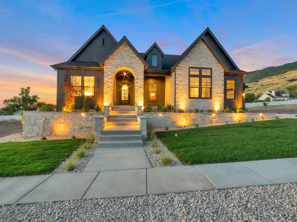 136 W Summerhill Ln, Centerville, UT 84014