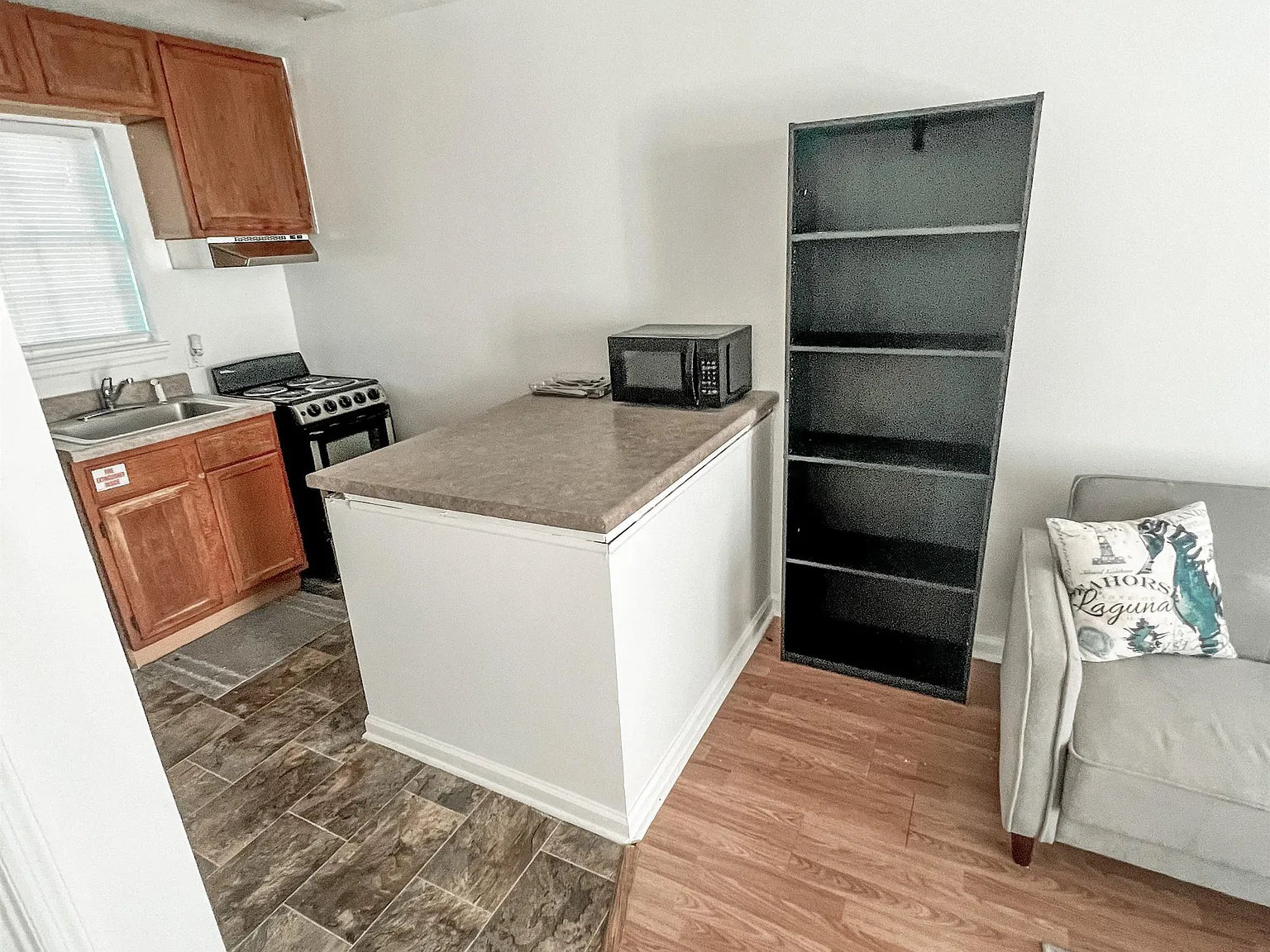 Garland Studio Apartments — Photo 2