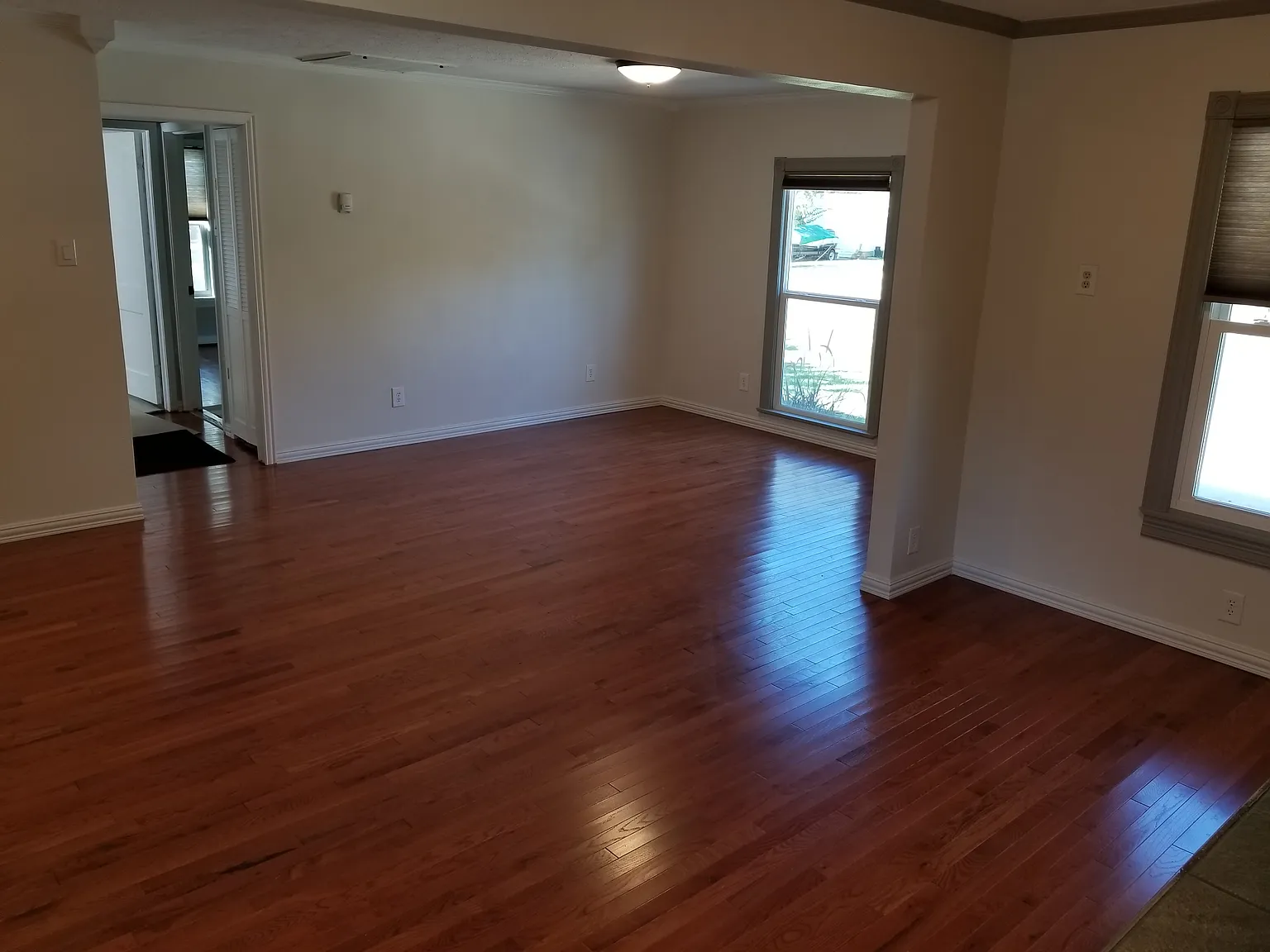 3 bed, 1.5 bath, 1200 sqft, $2,000 — Photo 3