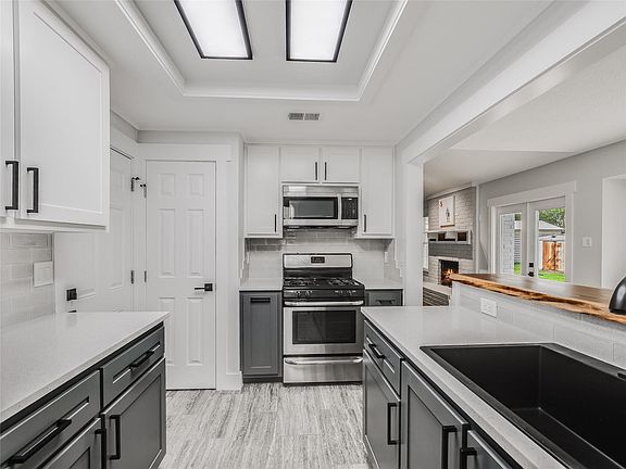 5th image of 801 E Central Dr