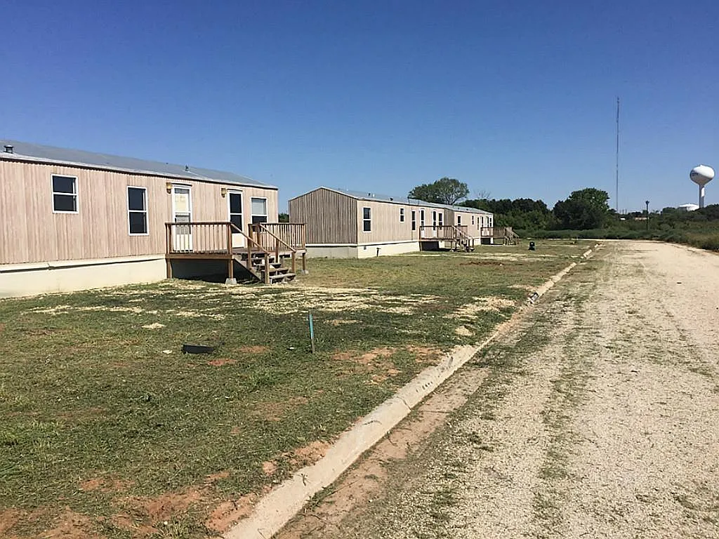 2 bed, 2.0 bath, 820 sqft, $2,485 — Photo 3