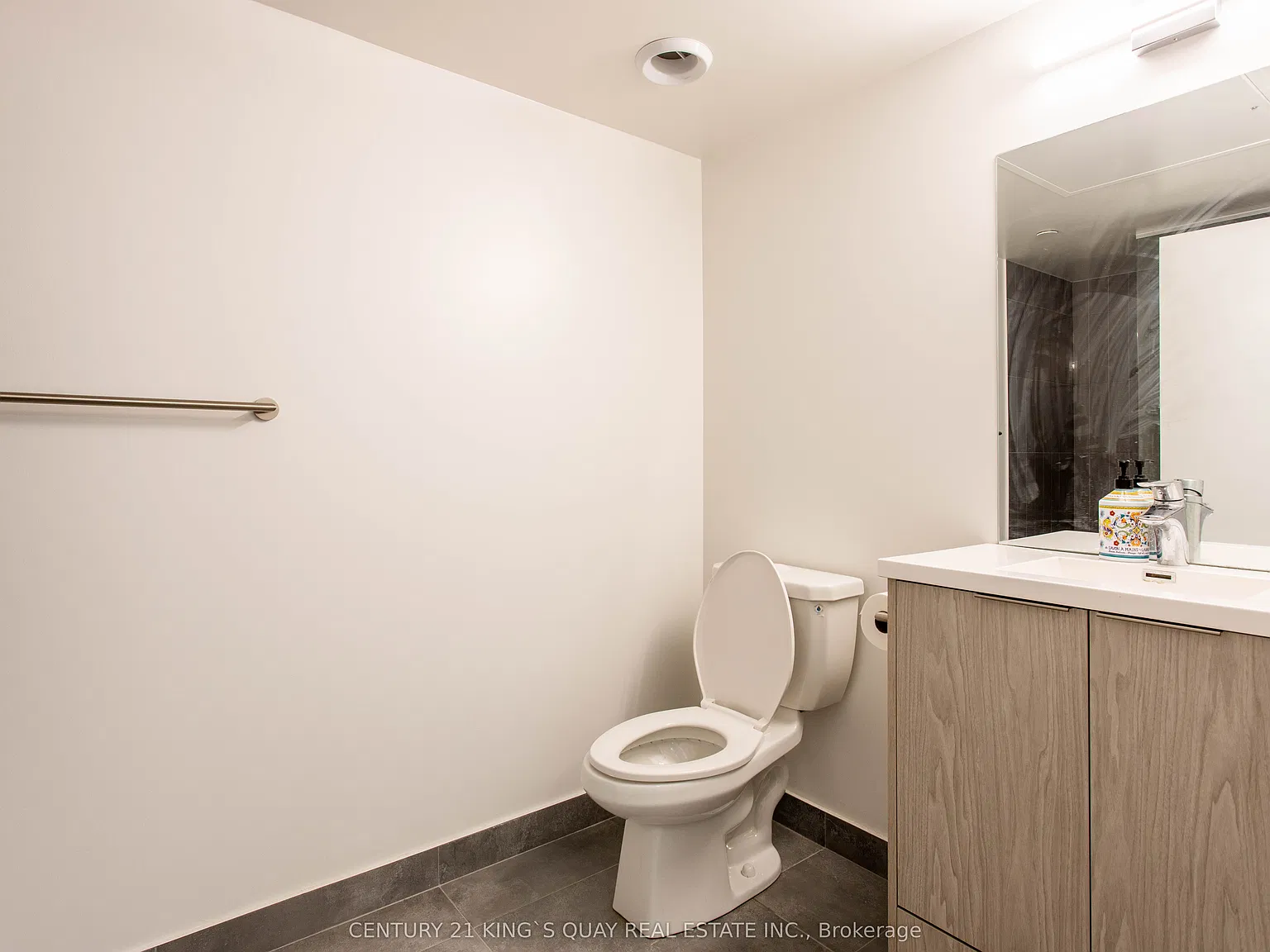 2 bed, $2,370 — Photo 2