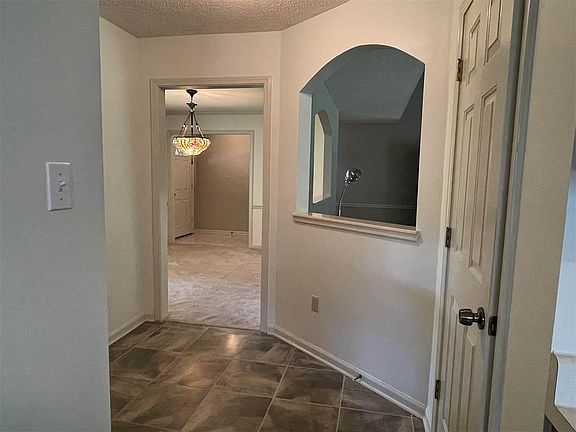 5th image of 215 Bradford Trl