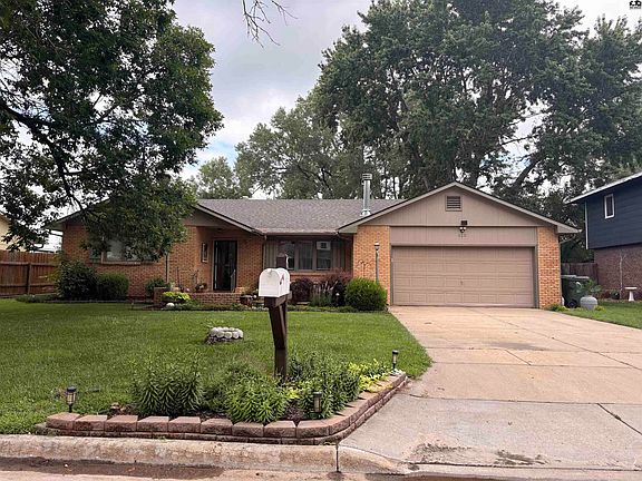 2nd image of 610 Idlewild Dr