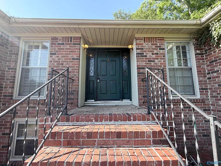 8711 Edgehill Dr SE — Photo 2