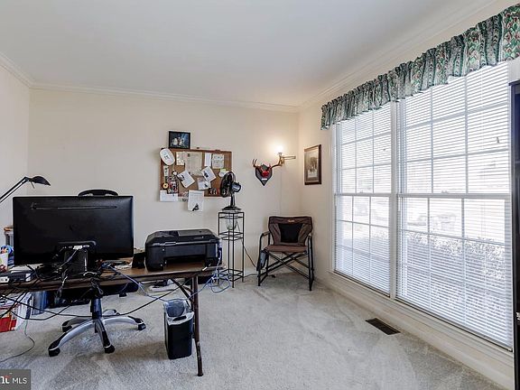 5th image of 5 Nassau Ct