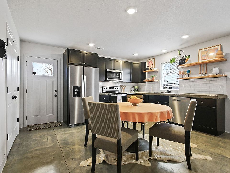 1st image of 204 3rd Ave #100
