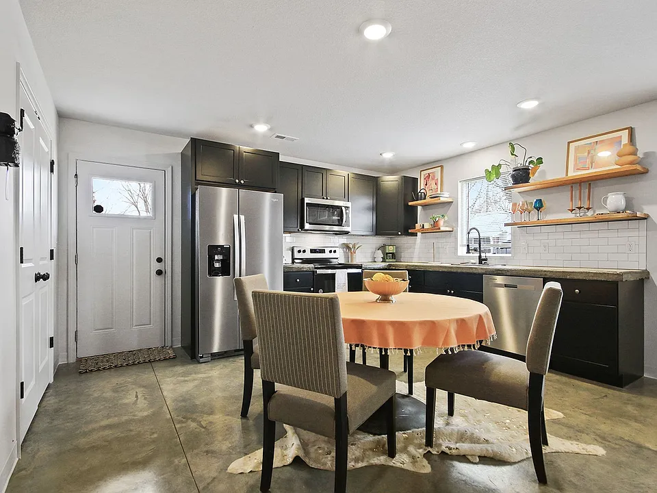 204 3rd Ave