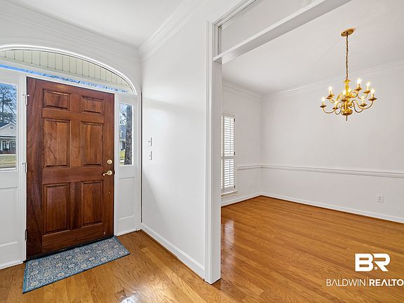 5th image of 30514 Laurel Ct