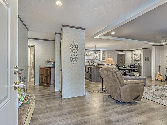 5th image of 252 Beachwood Dr NW