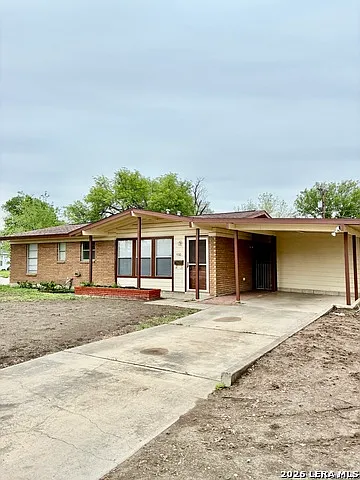 3 bed, 2.0 bath, 1040 sqft, $1,600 — Photo 2