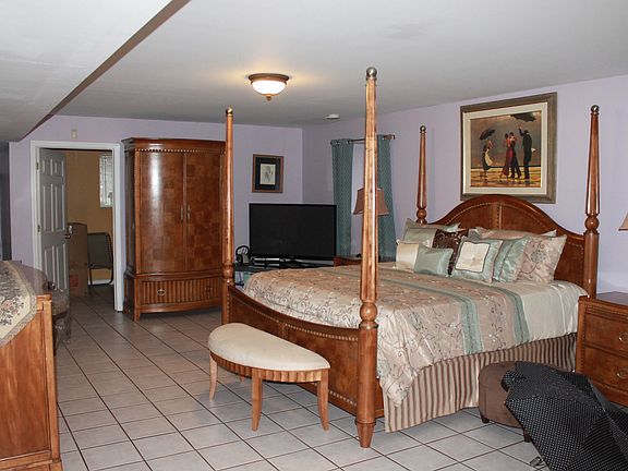 2nd image of 2325 Demeyer St #1