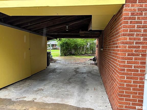 3rd image of 507 S Dixon Ave