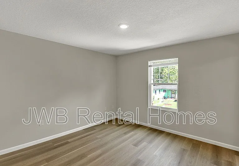 1760 Rutledge Ave — Photo 9
