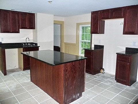 2nd image of 640 Pearl St