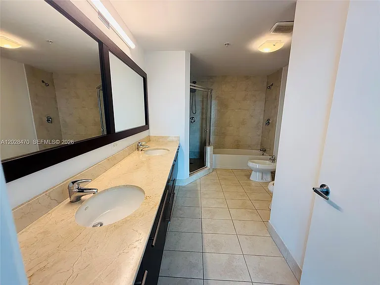 1900 N Bayshore Dr #2415 — Photo 17