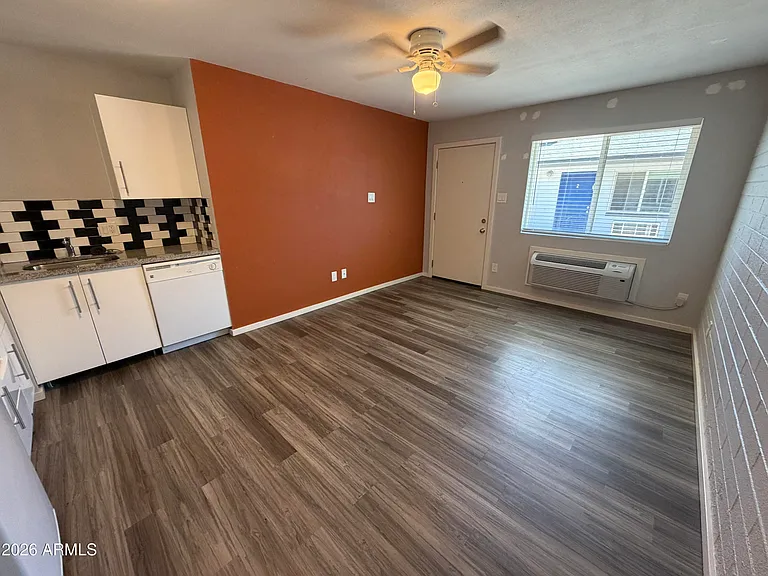 1238 W 4th St #2 — Photo 4