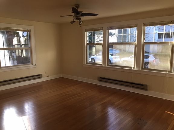 2nd image of 526 Belmont Ave E