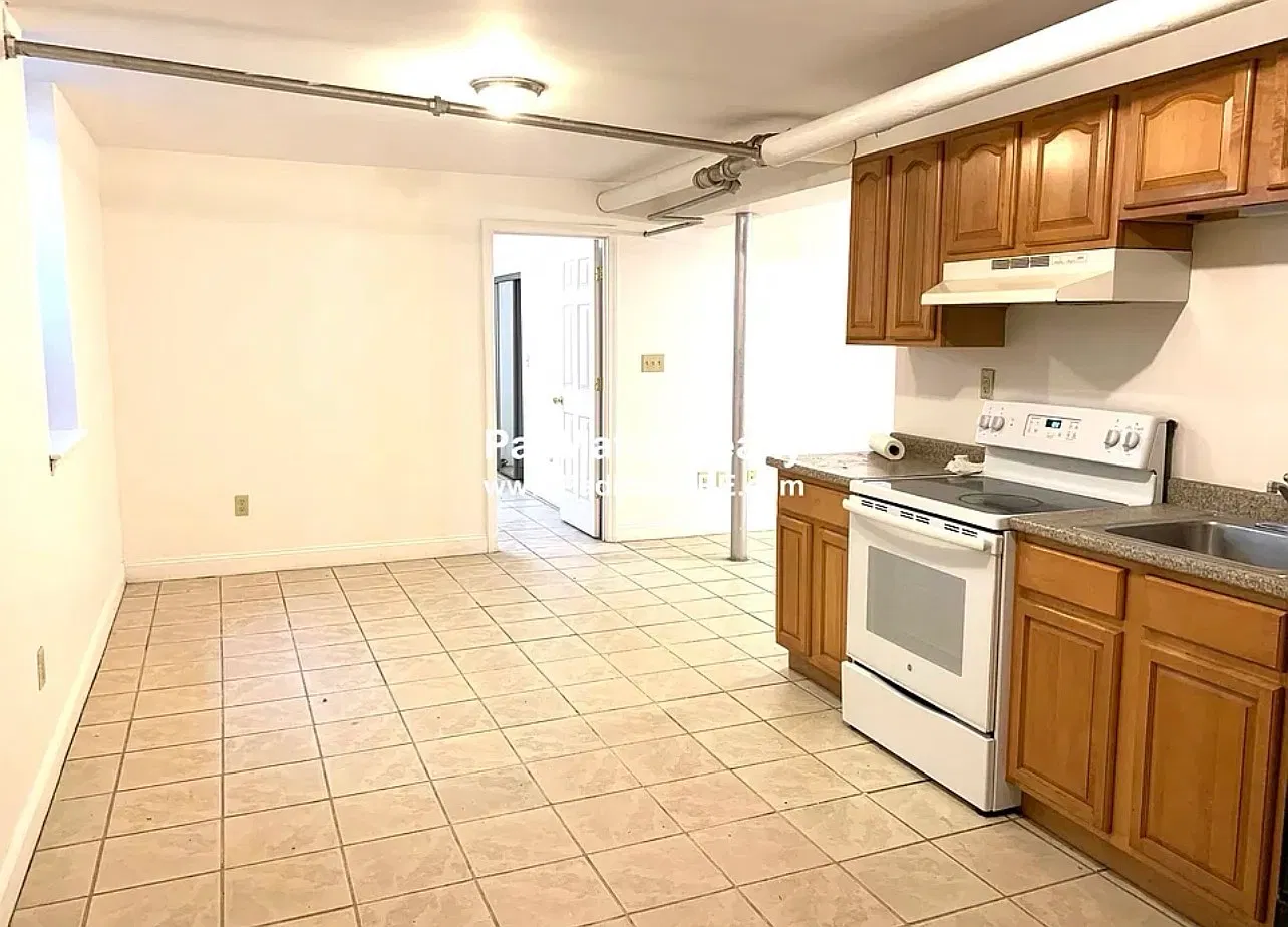 3 bed, 9999 sqft, $2,950 — Photo 2