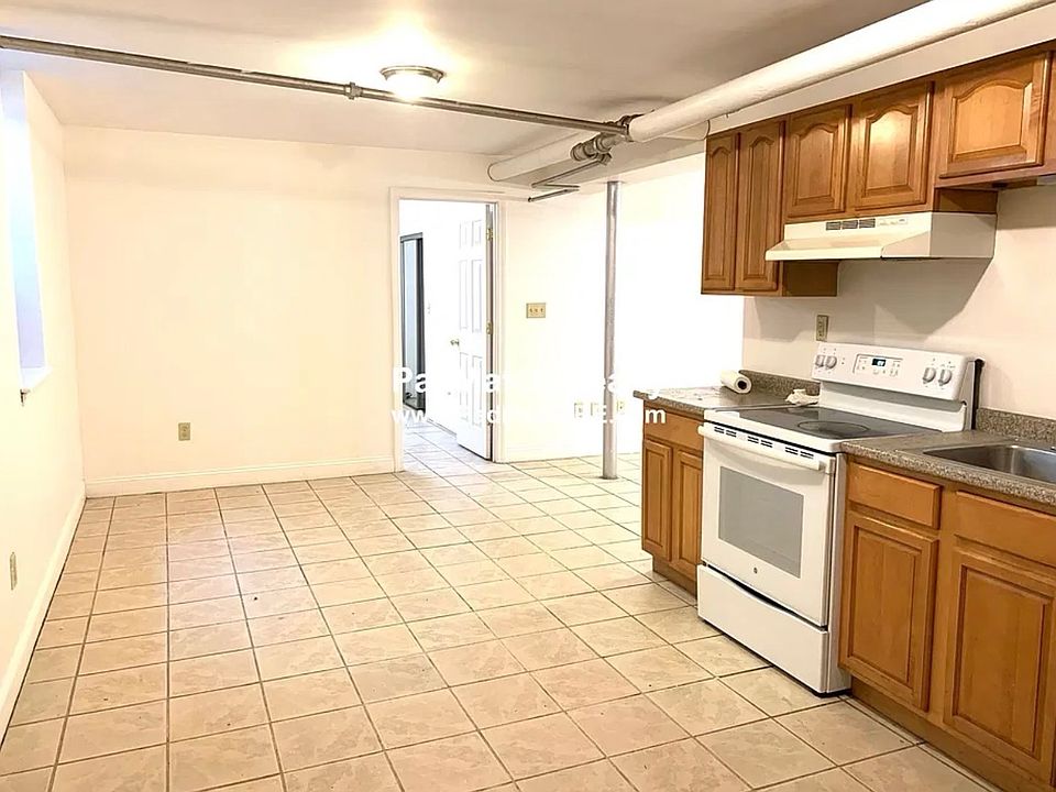2nd image of 15 Egremont Rd #B