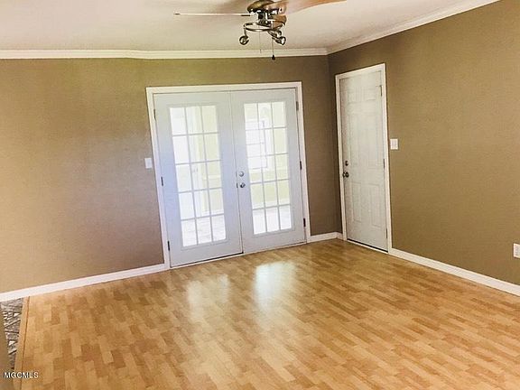 4th image of 3510 Woodcrest Dr
