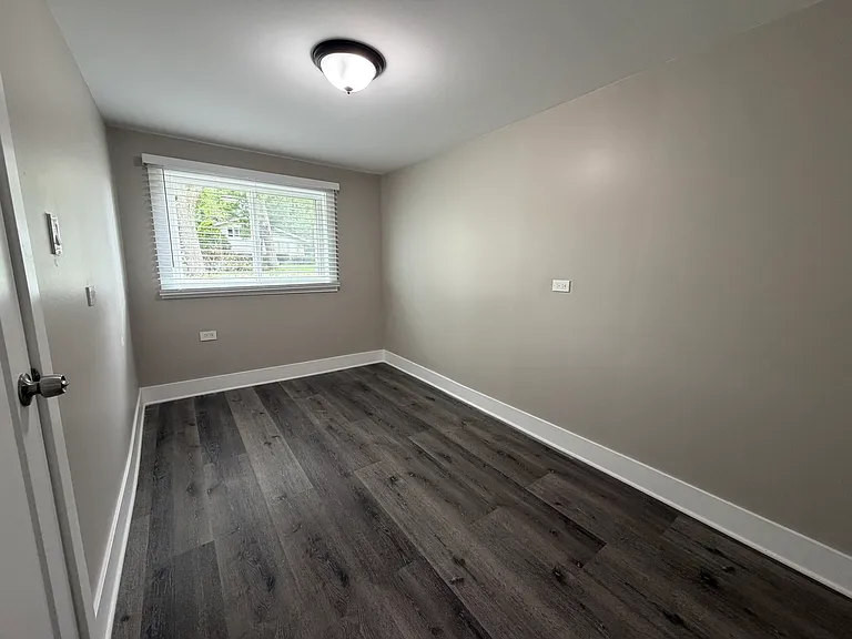 527 W 16th Pl — Photo 18